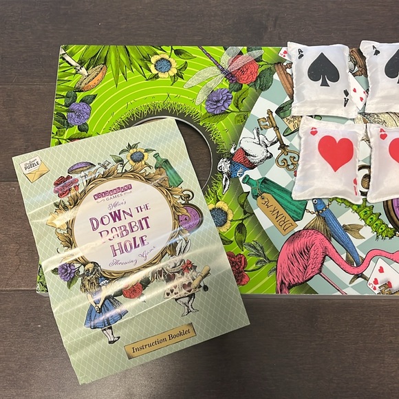 Down the rabbit Hole - Alice in Wonderland throwing game - Picture 8 of 11